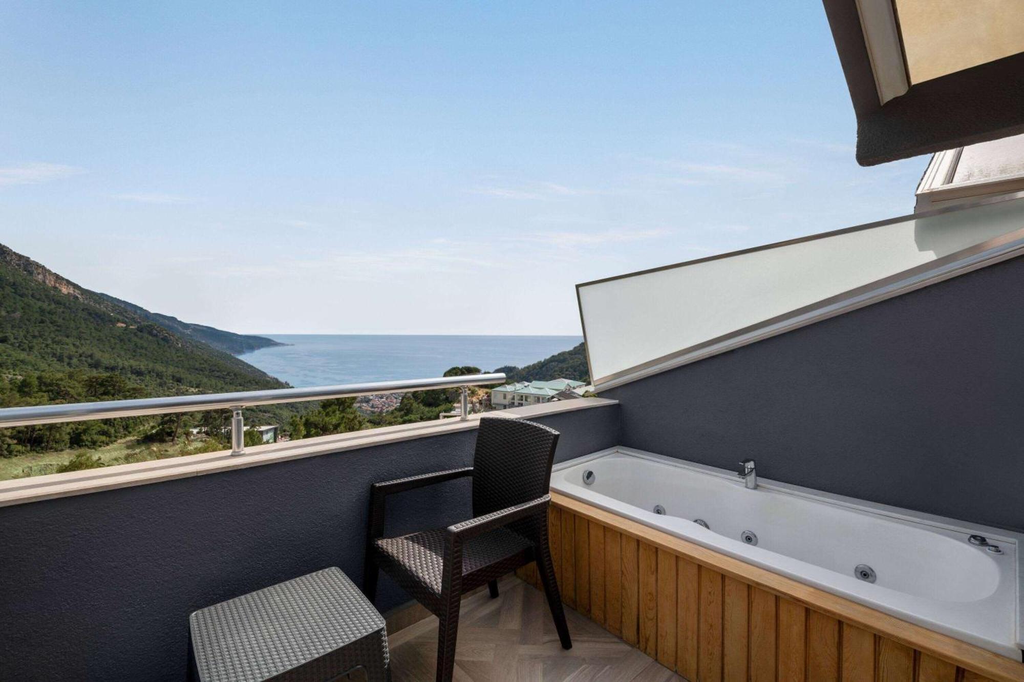 Hotel Ramada By Wyndham Fethiye Oludeniz Adult Only Exterior foto